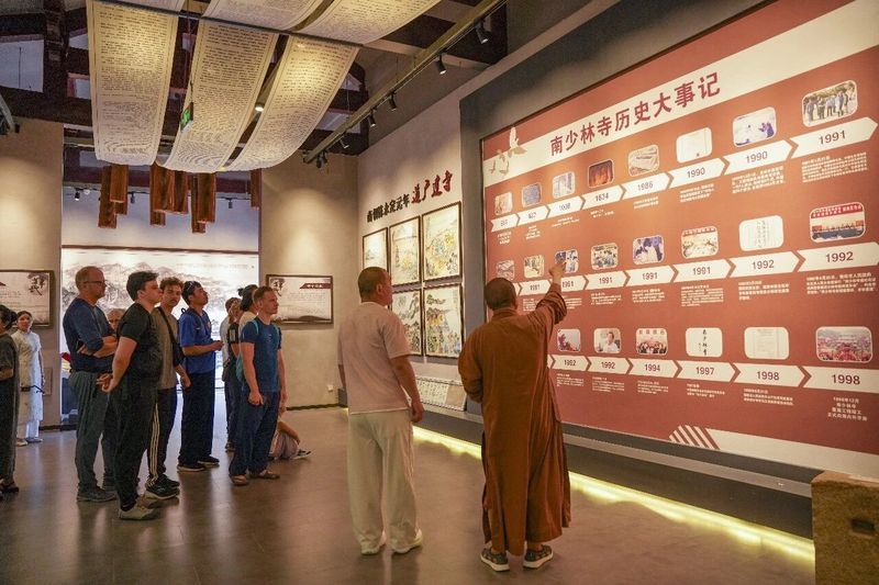 On the first day of the visit of the Swedish Gothenburg Shaolin Martial Arts Association to the South Shaolin Temple in Putian, the Chinese cultural experience kicked off